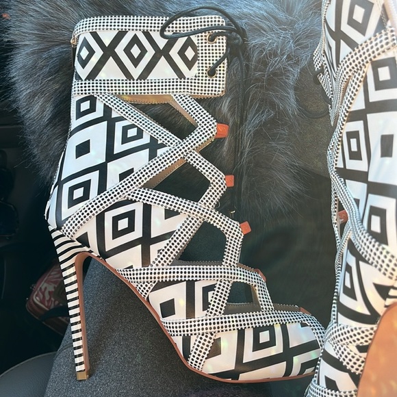 SeXXXy Stiletto Heels w/ Geometric Patterns and Cool Cutouts - Picture 5 of 13